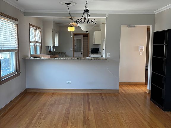 4th image of 6031 N Newburg Ave #2