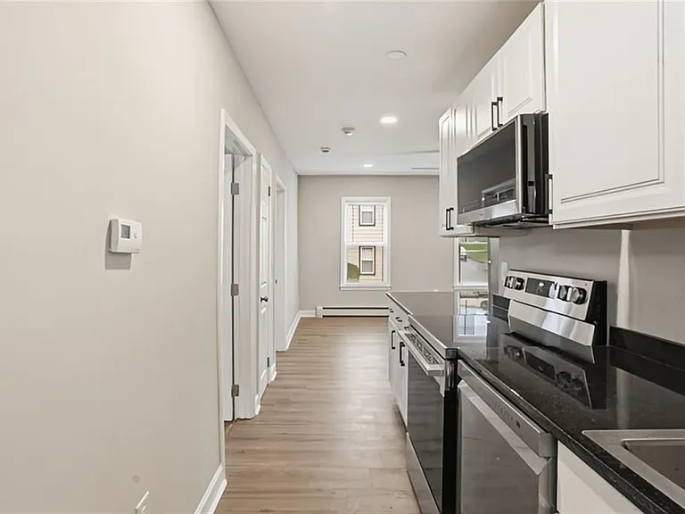 188 Division St #2R — Photo 9