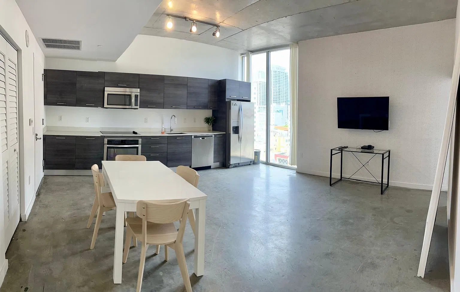 2 bed, 736 sqft, $3,300 — Photo 3