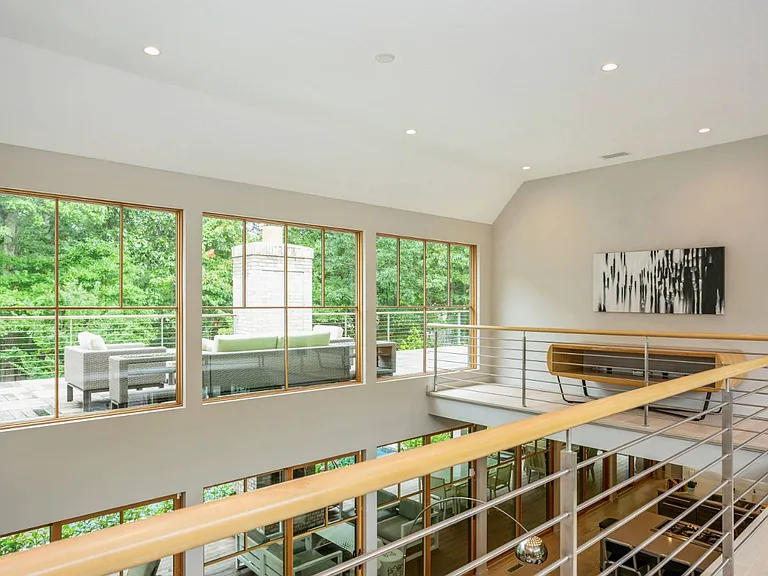 74 Hillside Dr E — Photo 12