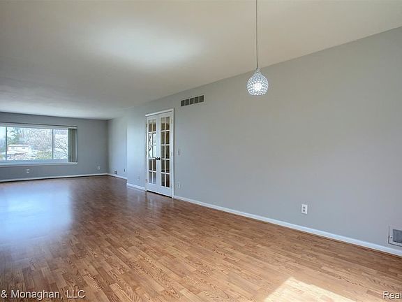 2nd image of 704 Claire Pointe Cir