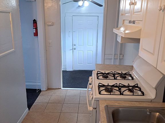 4th image of 114-116 Myer St #1F