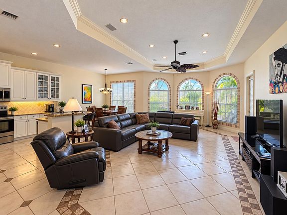 5th image of 957 Greensward Ln