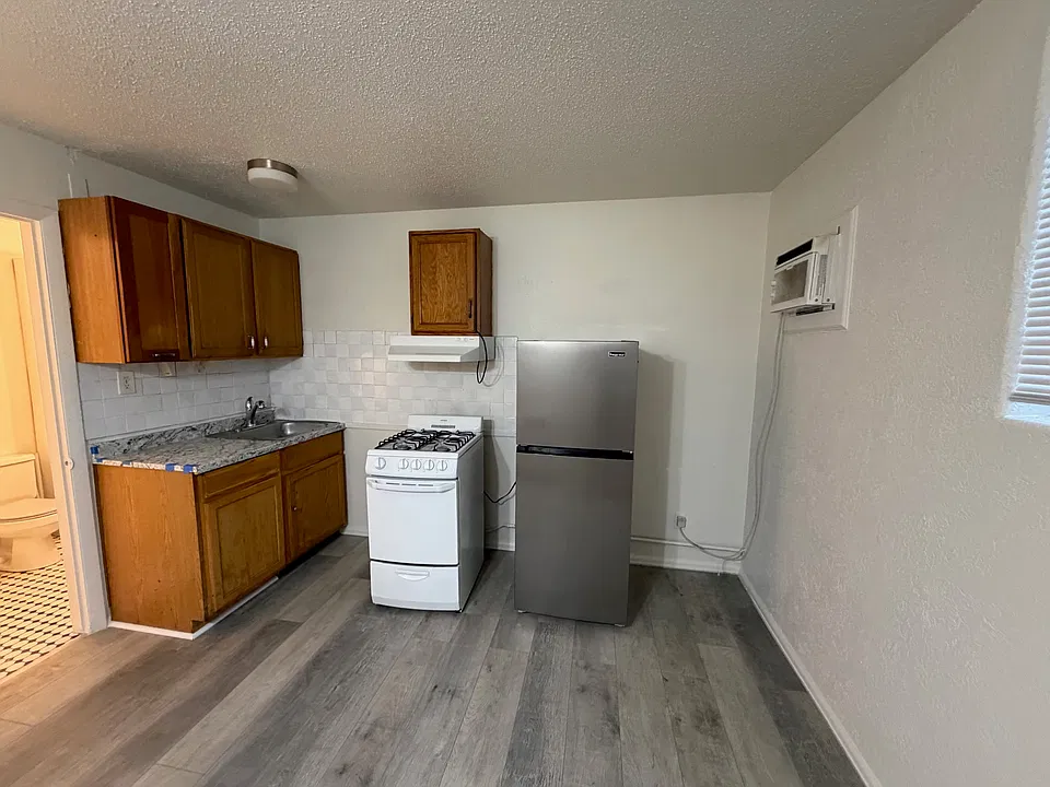 1013 Main St #18