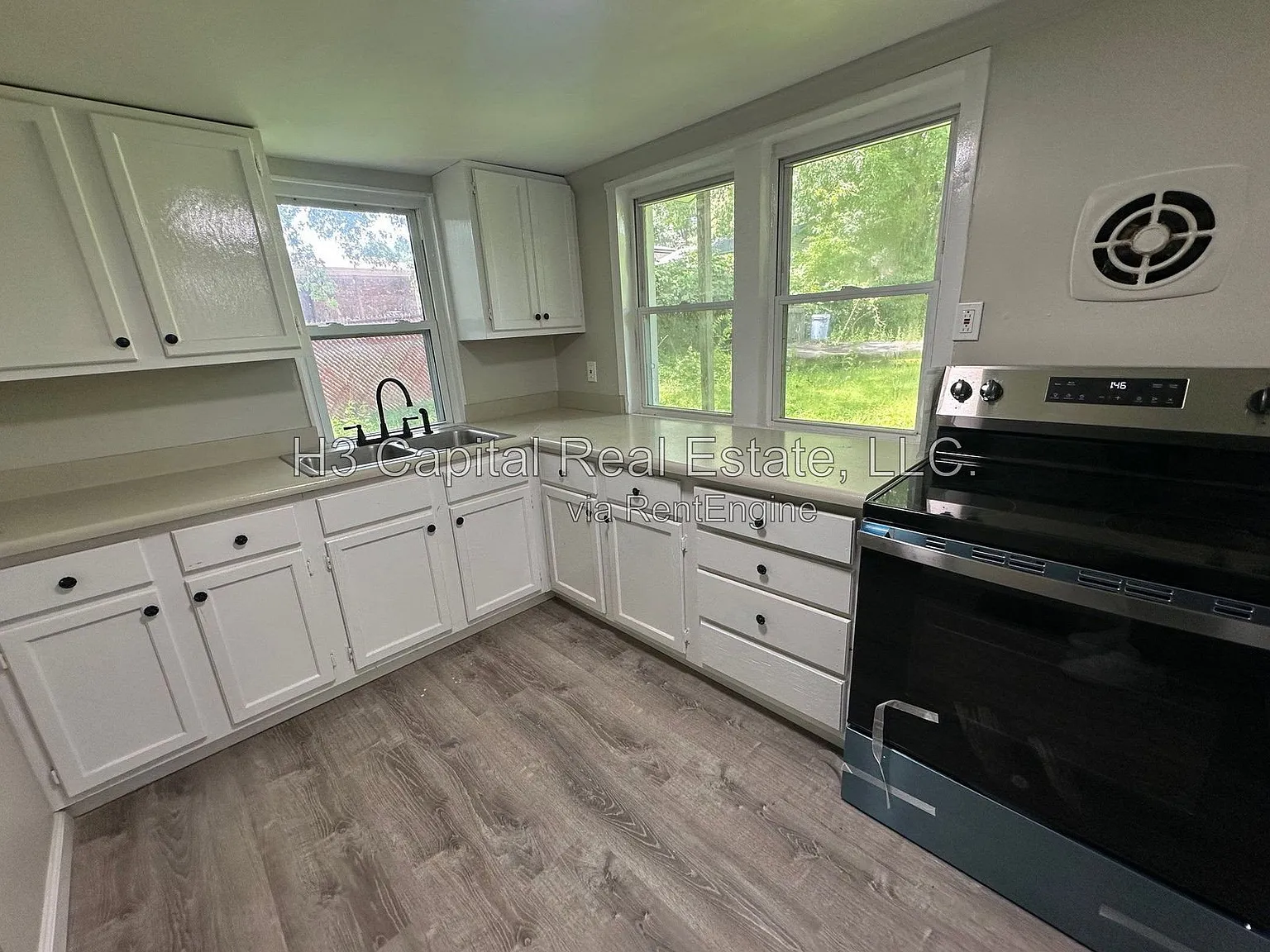 4 bed, 1.0 bath, $1,950 — Photo 2