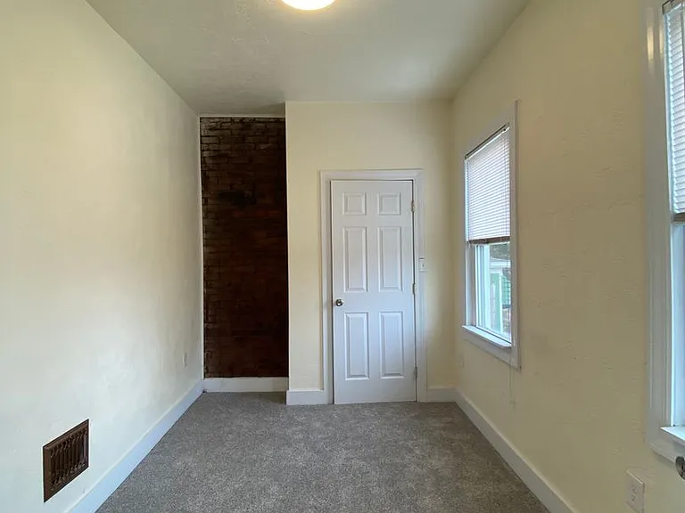 409 Parkwood Rd — Photo 9
