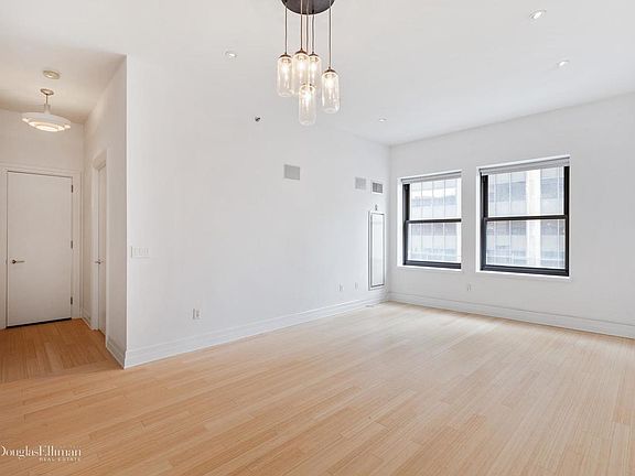 2nd image of 110 Livingston St APT 5D