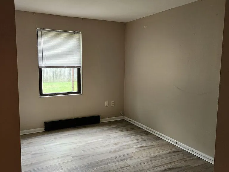 109 Tompkins St — Photo 1
