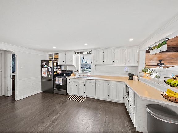 4th image of 27 Churchill Ave
