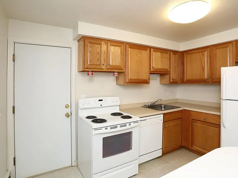 Brookside Gardens Apartments — Photo 7