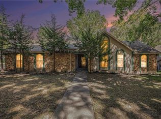 10301 Howe Dr, Leawood, KS 66206