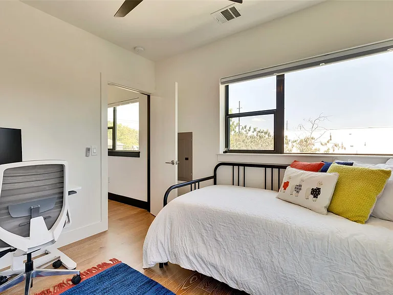 1128 Chicon St #201 — Photo 22
