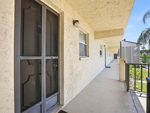 4th image of 2220 Stickney Point Rd APT 520
