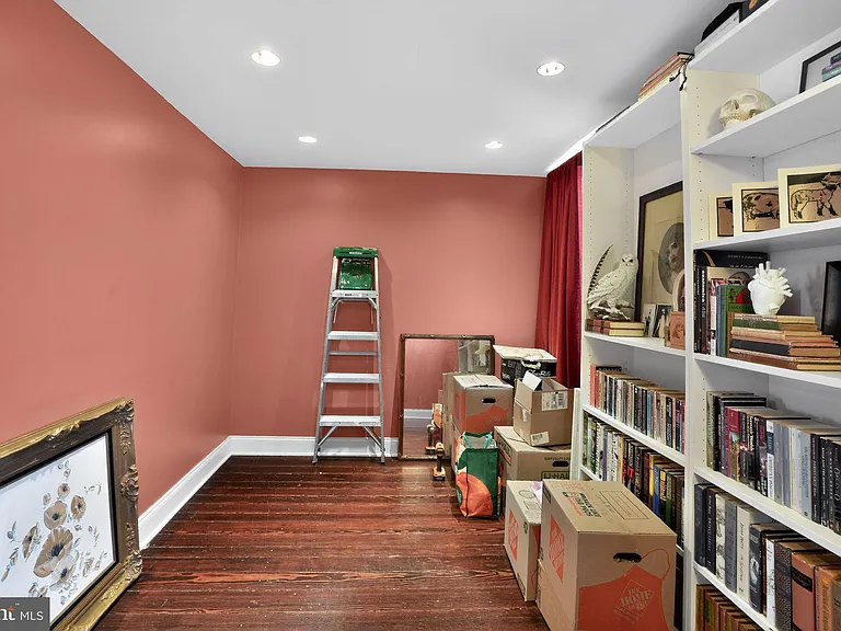 2623 Emerald St — Photo 22