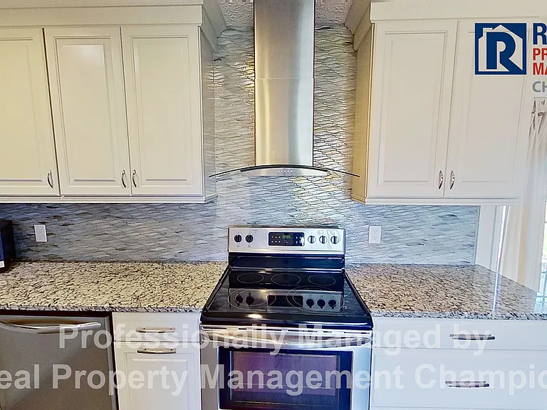 802 Plainfield Ct — Photo 10
