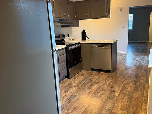 2nd image of 913 W Shenandoah Dr #913