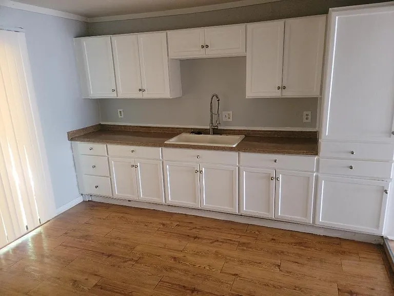 518 Military Dr — Photo 5
