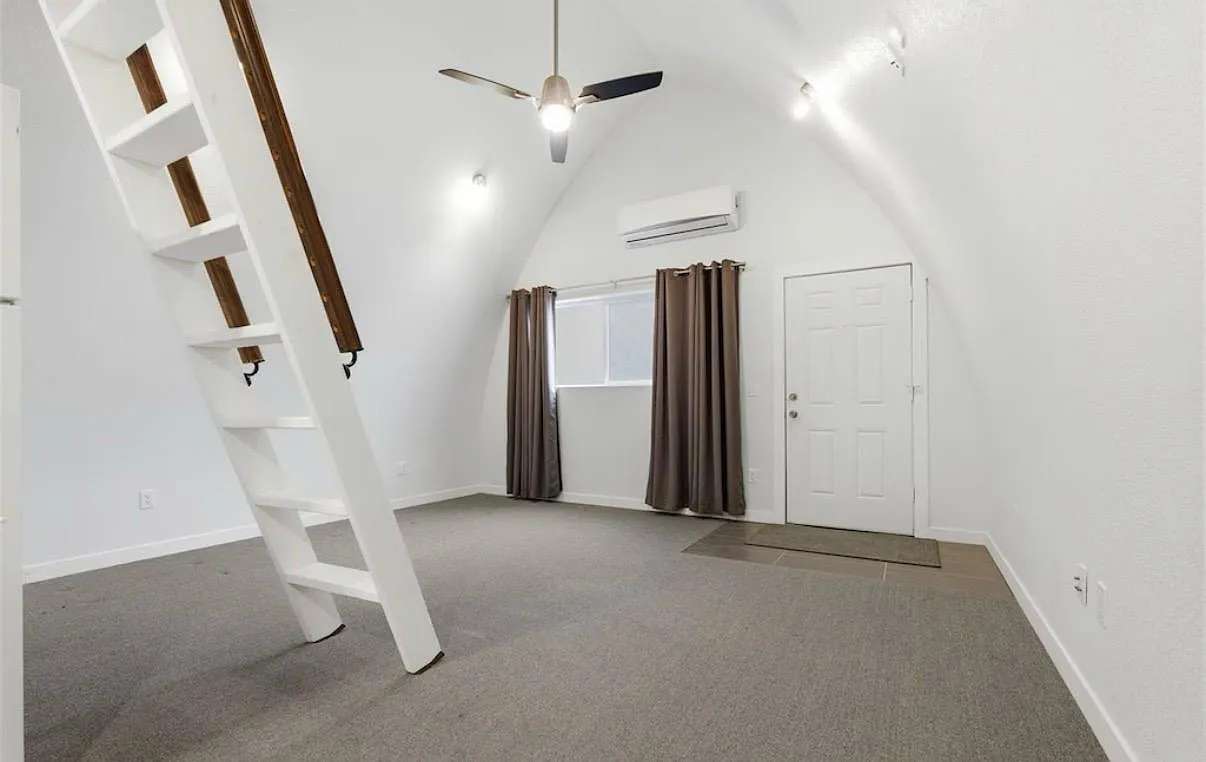 Studio, 1592 sqft, $1,300 — Photo 3