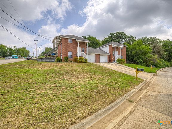 3rd image of 723 Woodcrest Cir
