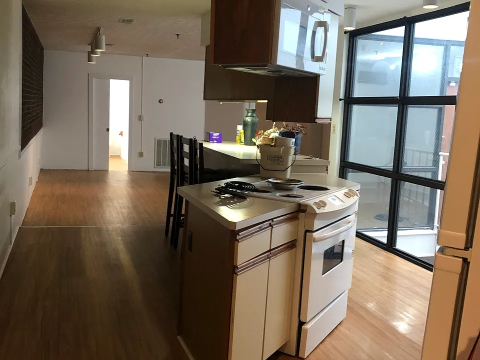Spacious 1 bedroom studio apartment