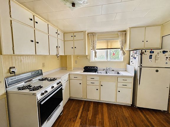 5th image of 301 31st Street Dr SE