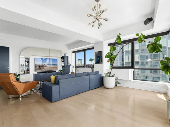 440 Kent Avenue image 4 of 13