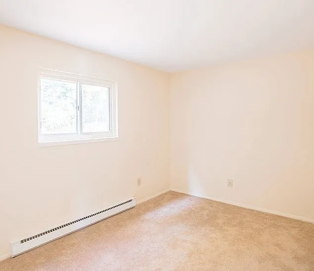 Maybrook Village Apartments — Photo 11