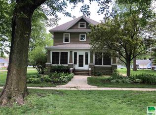 315 E Harrison St, Holstein, IA 51025