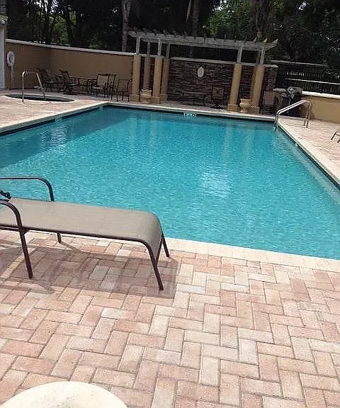 2 bed, 950 sqft, $1,800 — Photo 2
