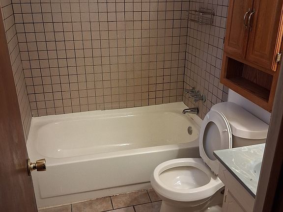 2nd image of 2858 Arlington Ave