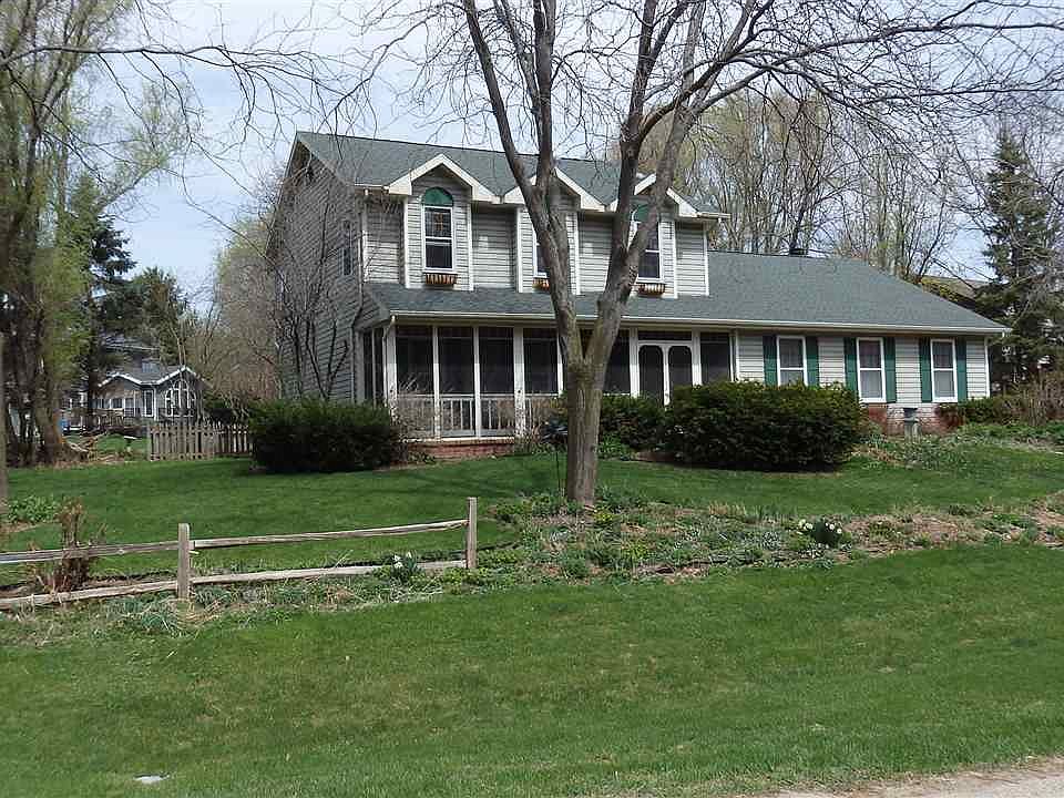 1st image of W8234 Stockbridge Ct
