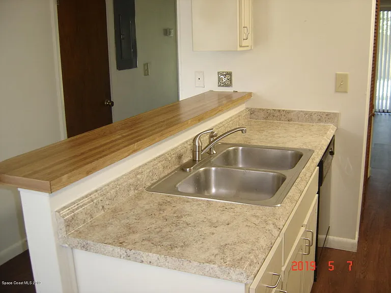 292 W Towne Pl — Photo 3