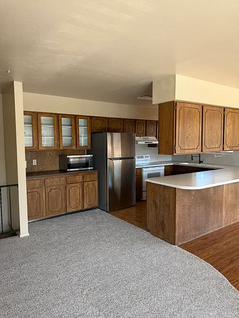 7 bed, 3800 sqft, $2,800 — Photo 4