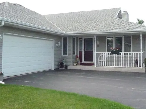 411B Park Place Ct, Waterford, WI 53185