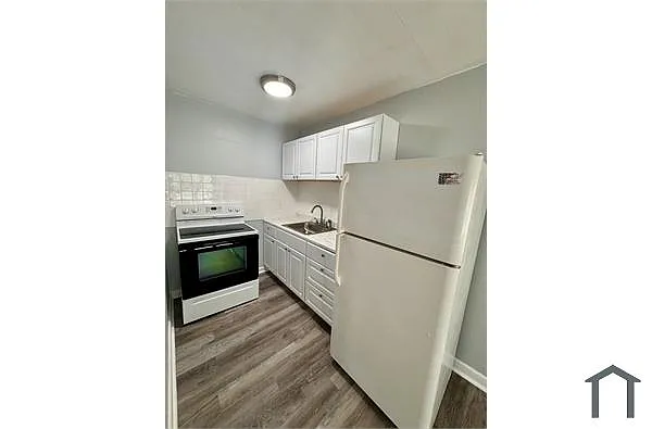Building Photo - 2318 4th St S #2