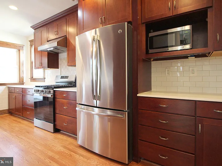 2417 Otis St NE — Photo 6
