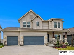 18458 Palisades Dr, Omaha, NE 68136