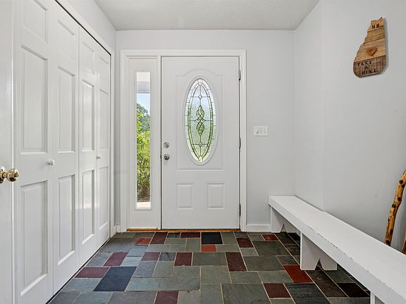 4th image of 6 Beacon Hill Road