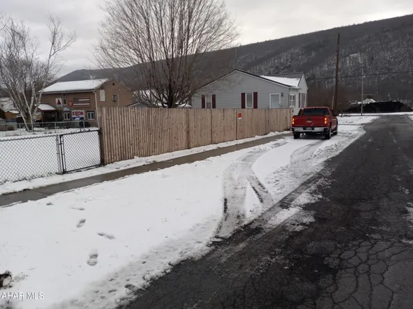 127 Chestnut St, Hyndman, PA 15545