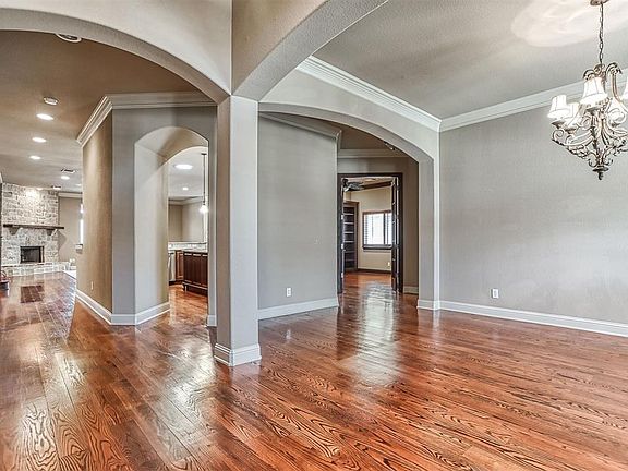 3rd image of 912 Shoal Creek Dr