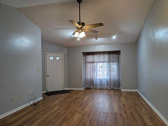 3rd image of 225 Clinton St