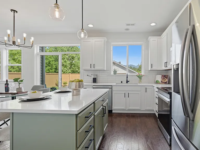 9330 Templeton Ave SE — Photo 2
