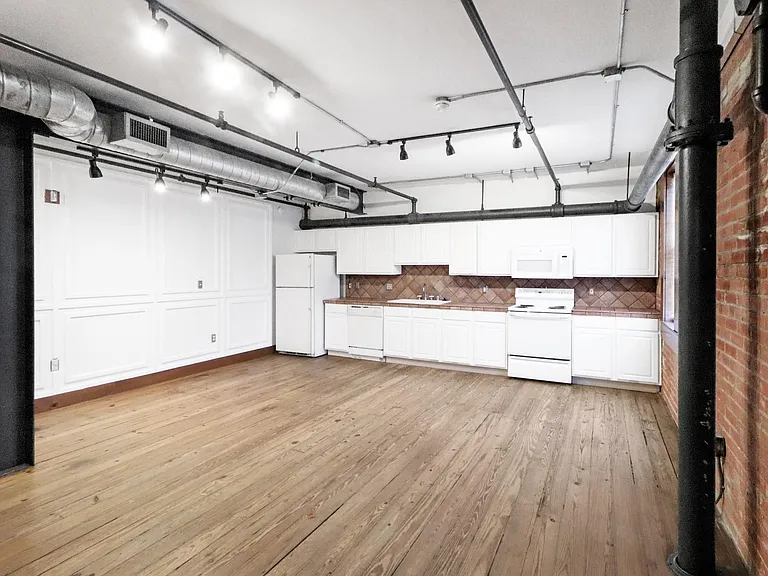 1011 Wood St #201 — Photo 5