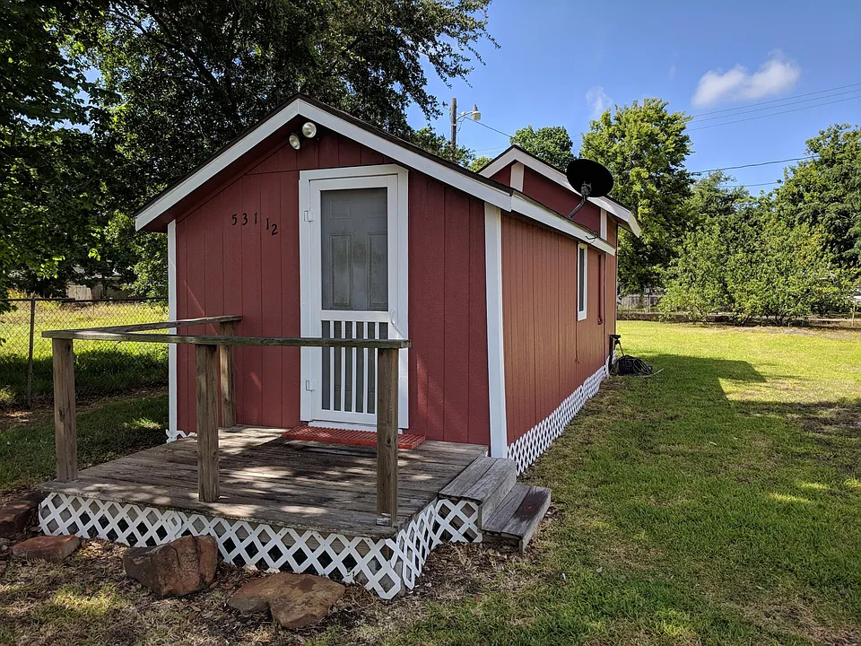 531 1/2 W Brazos Blvd