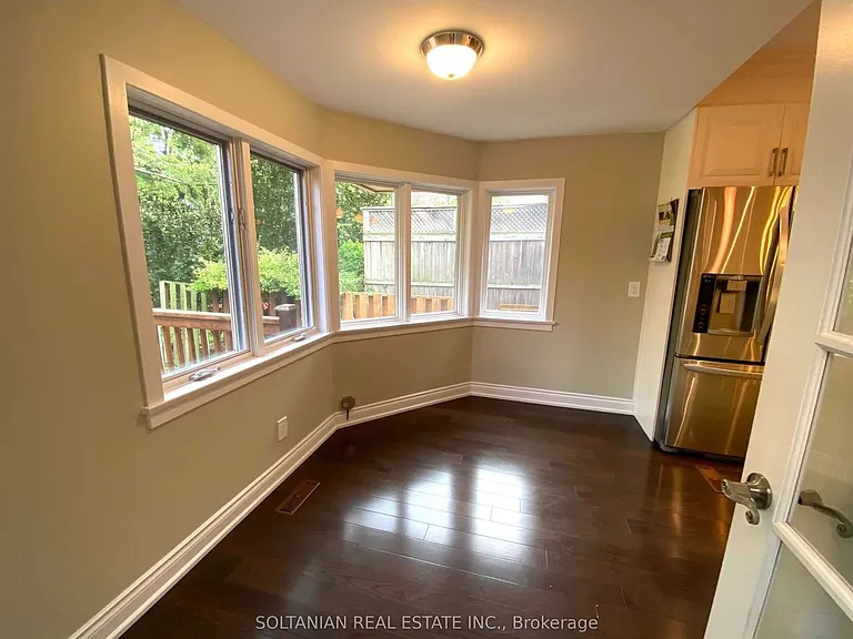 137 Colin Ave — Photo 18