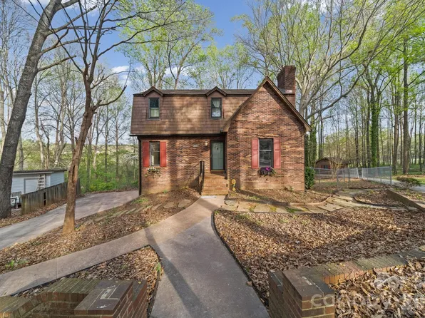 200 Maple Ct, Lexington, NC 27295