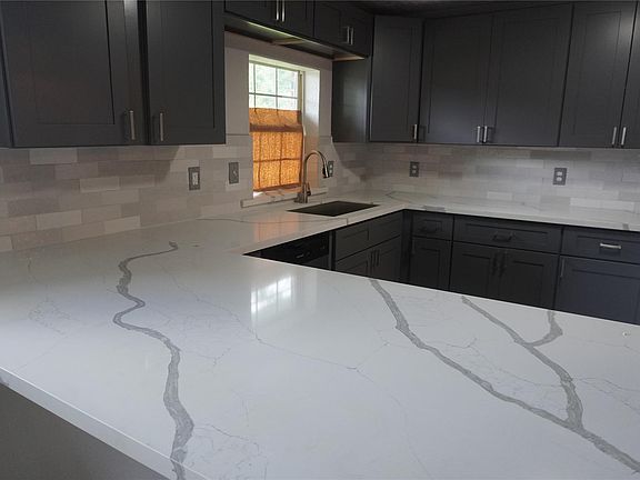 4th image of 8418 Colonial Ln
