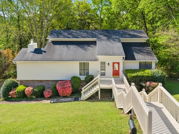1710 Colonial Way Cir, Hixson, TN 37343