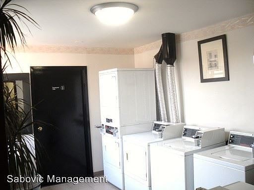 5th image of 2250 N Lincoln Ave APT 305