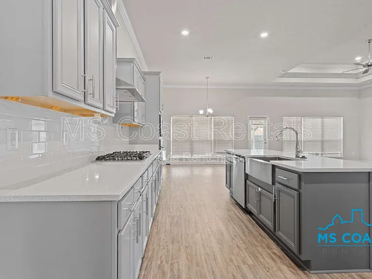 8712 Park Ridge Ct — Photo 13